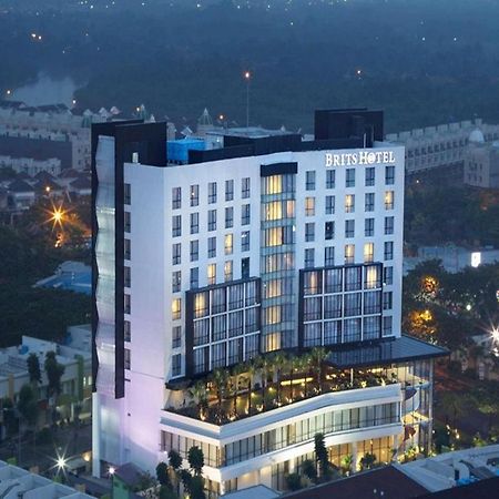 Brits Hotel Karawang Exterior foto