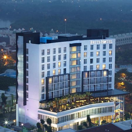 Brits Hotel Karawang Exterior foto