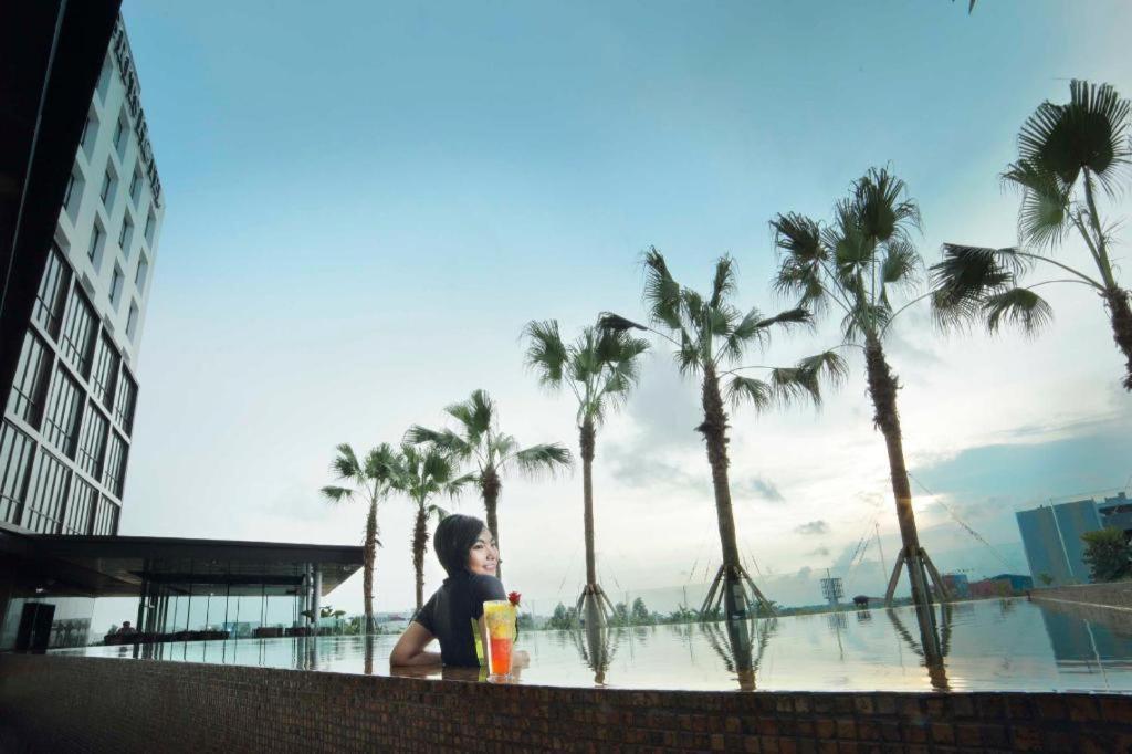 Brits Hotel Karawang Exterior foto