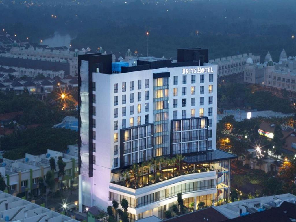 Brits Hotel Karawang Exterior foto