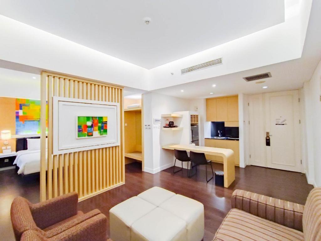 Brits Hotel Karawang Exterior foto