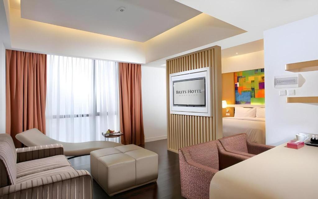 Brits Hotel Karawang Exterior foto