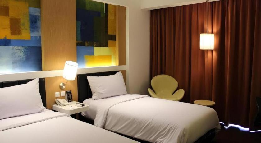 Brits Hotel Karawang Exterior foto