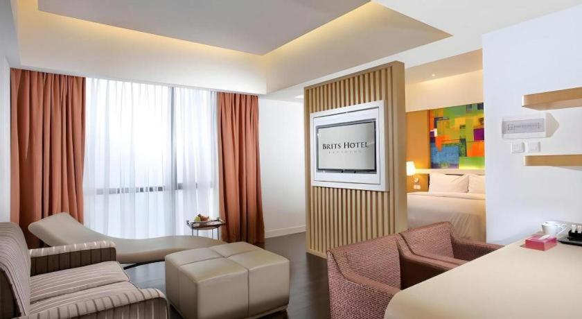 Brits Hotel Karawang Exterior foto