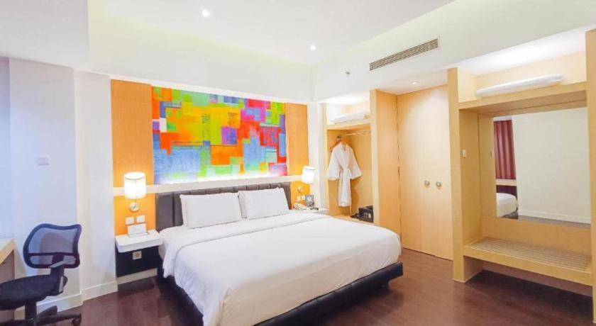 Brits Hotel Karawang Exterior foto