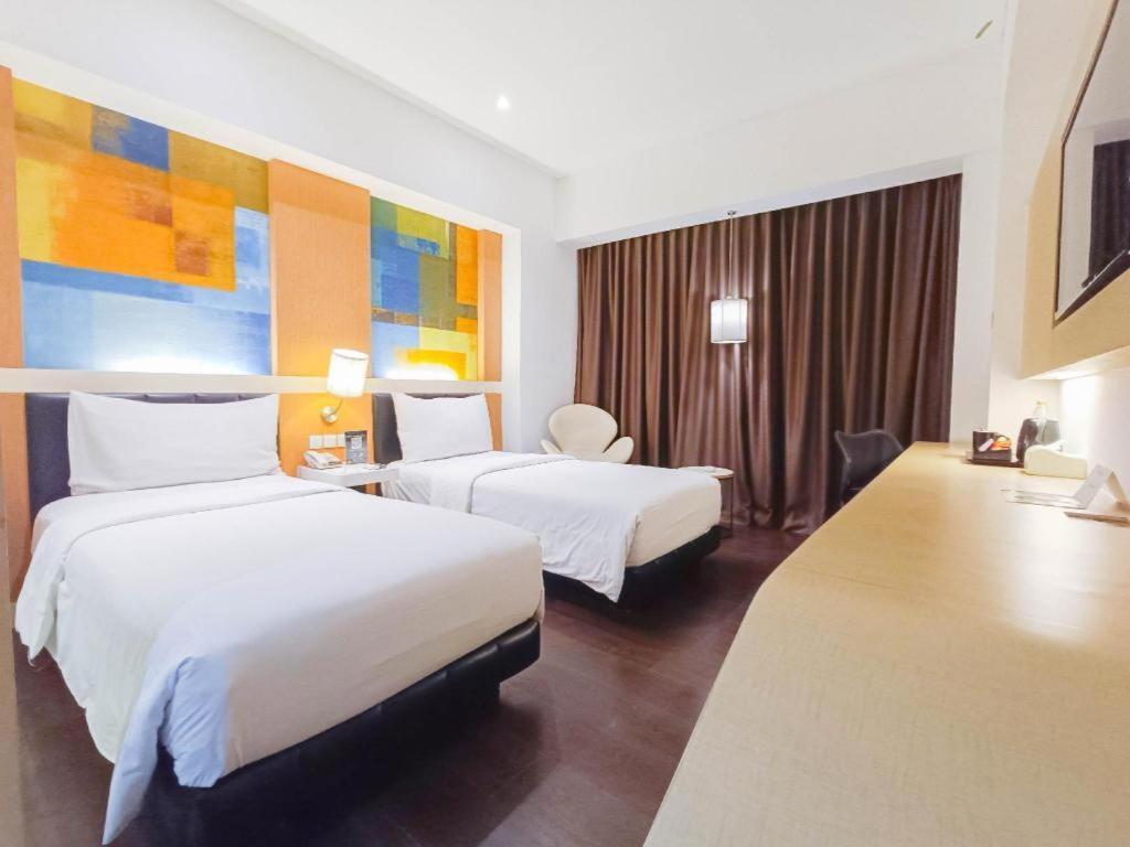 Brits Hotel Karawang Exterior foto