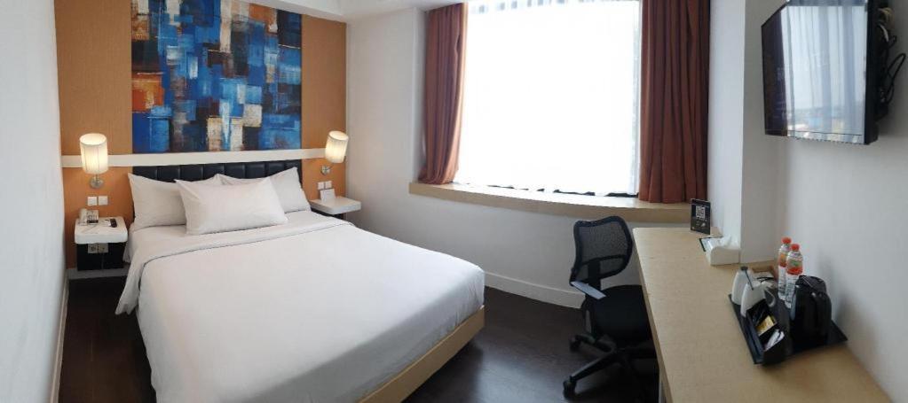 Brits Hotel Karawang Exterior foto