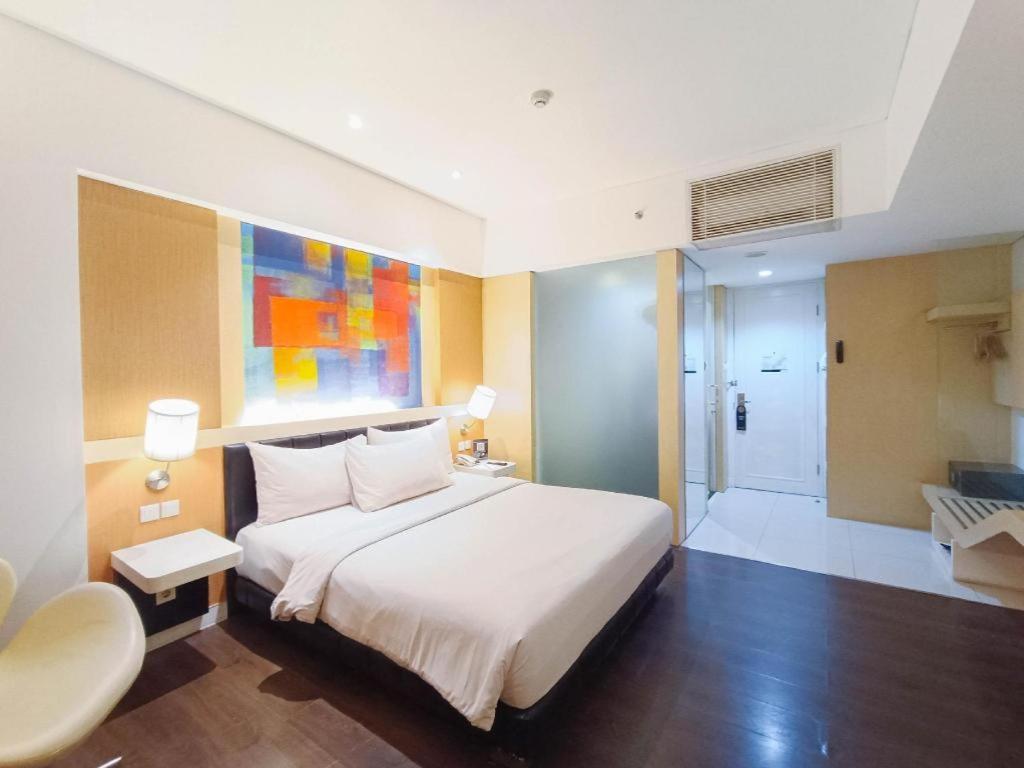 Brits Hotel Karawang Exterior foto