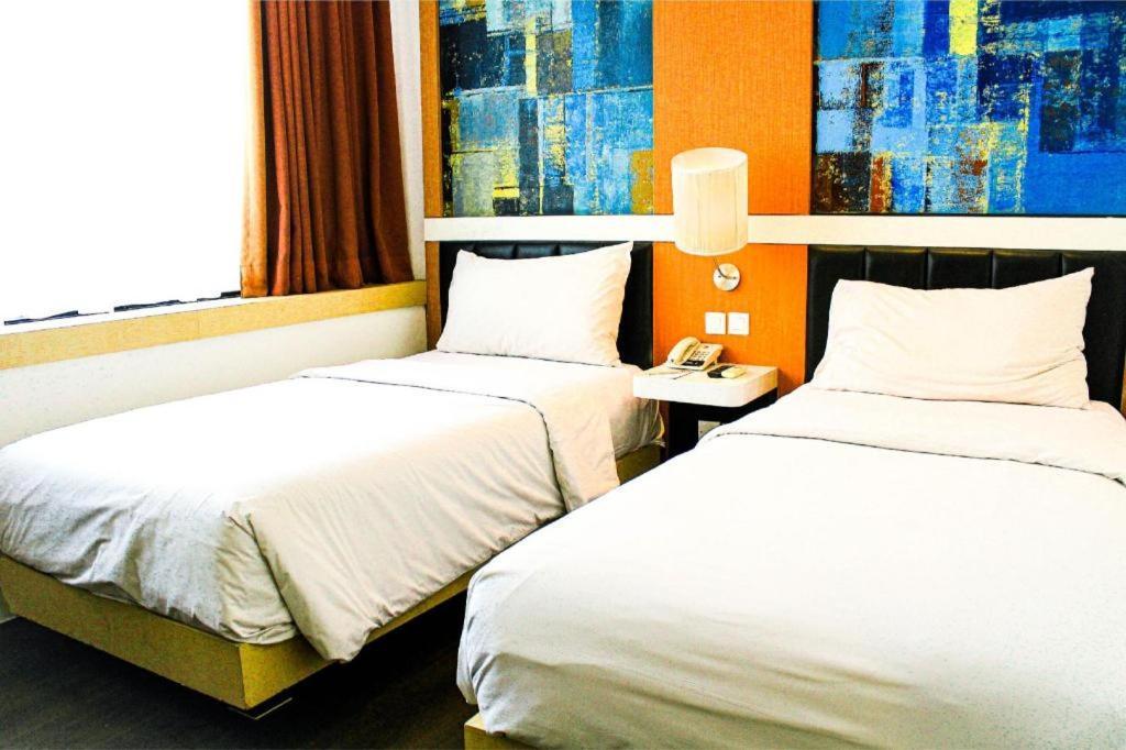 Brits Hotel Karawang Exterior foto