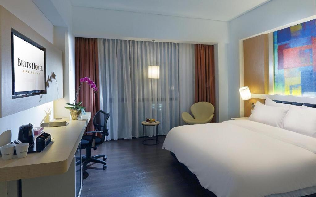 Brits Hotel Karawang Exterior foto