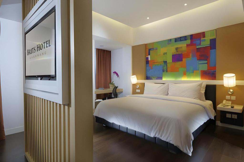 Brits Hotel Karawang Exterior foto