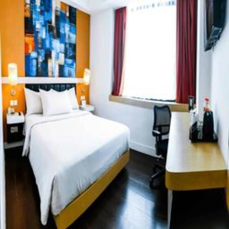 Brits Hotel Karawang Exterior foto