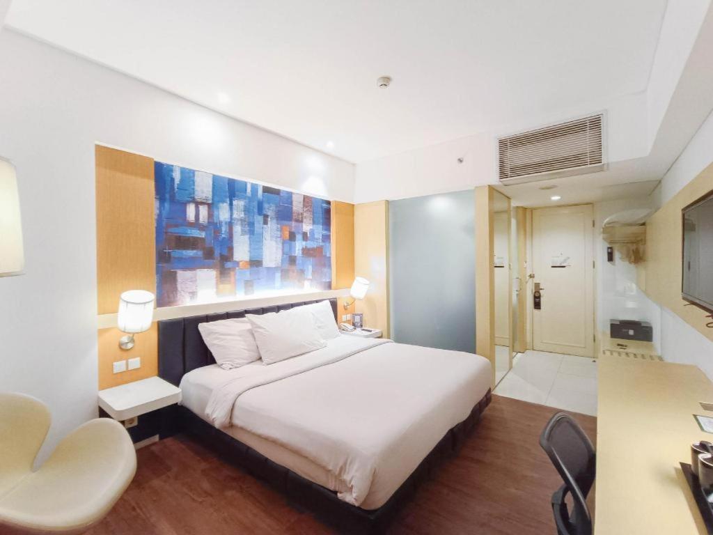 Brits Hotel Karawang Exterior foto