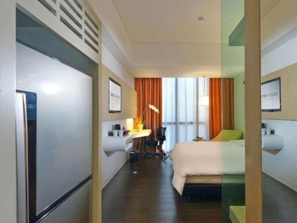 Brits Hotel Karawang Exterior foto