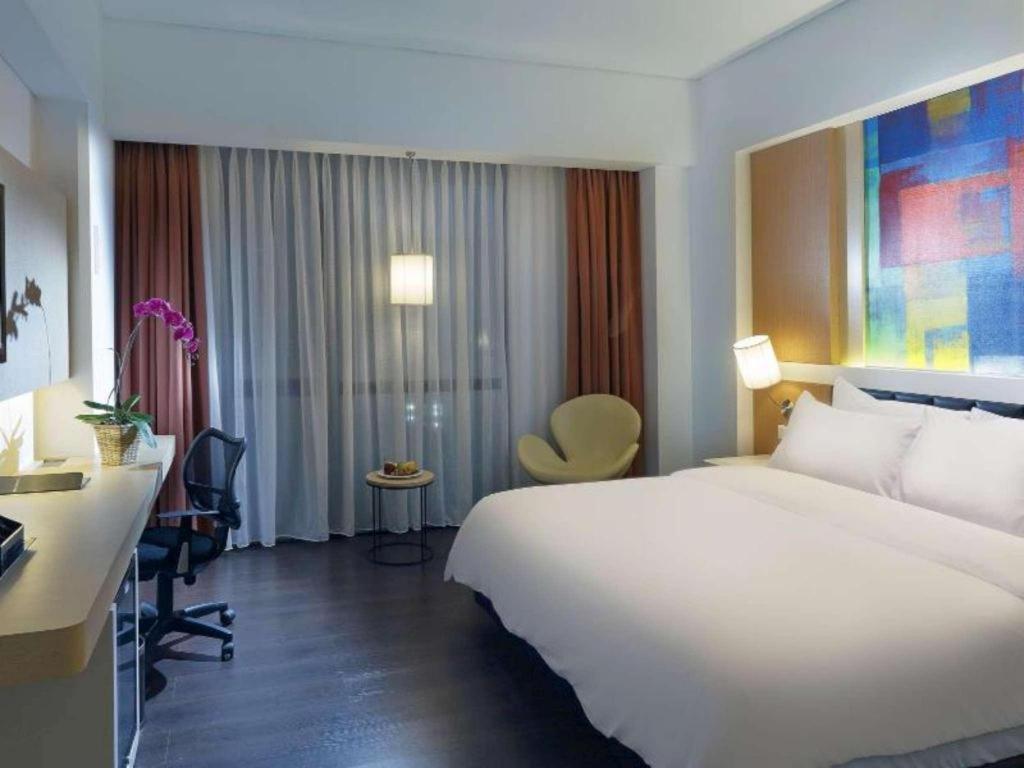 Brits Hotel Karawang Exterior foto
