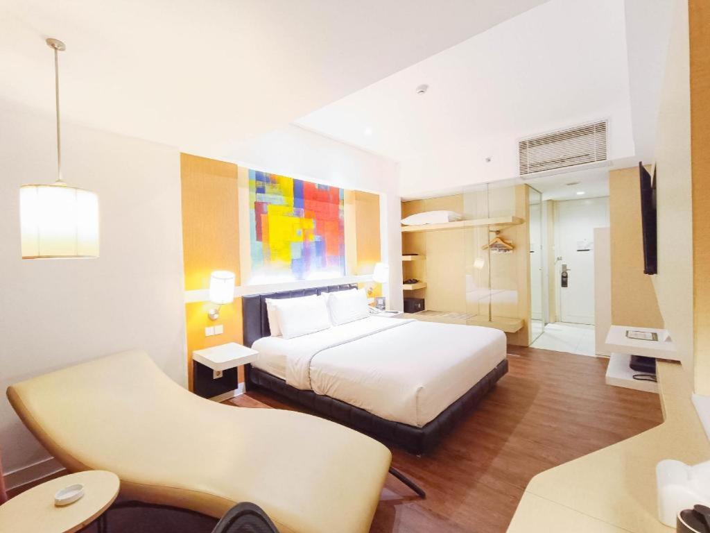Brits Hotel Karawang Exterior foto