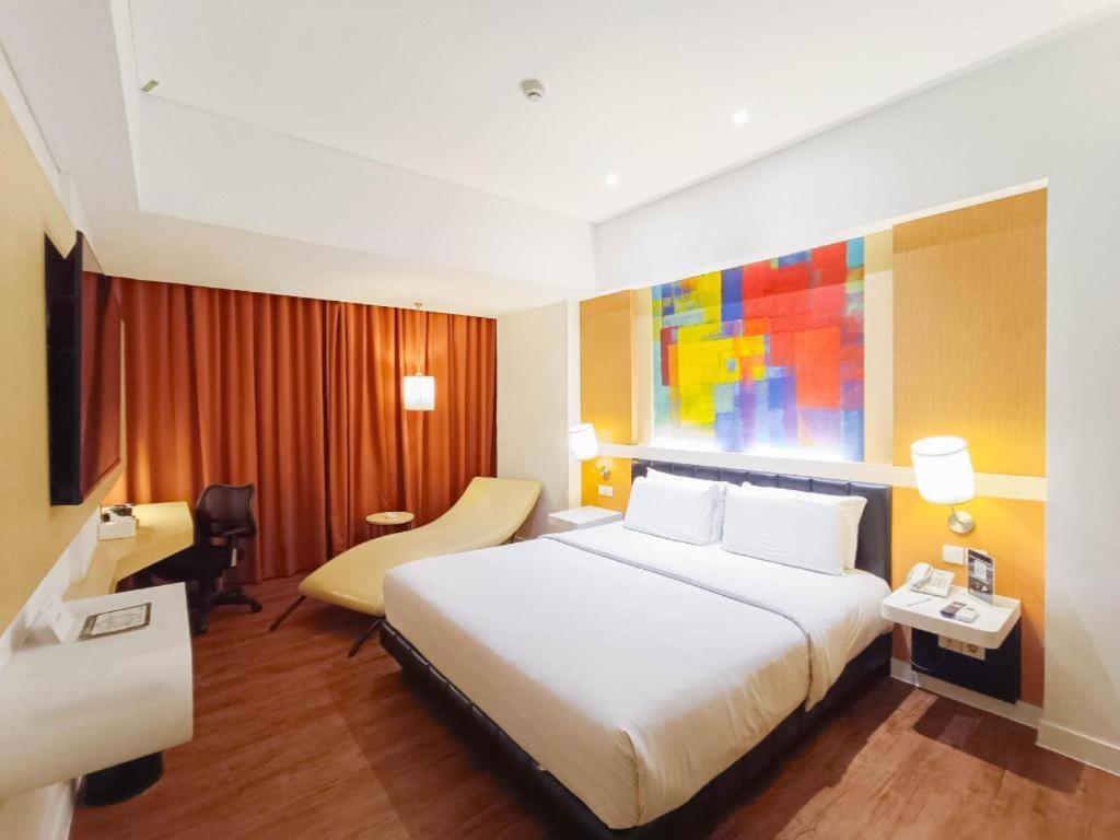 Brits Hotel Karawang Exterior foto