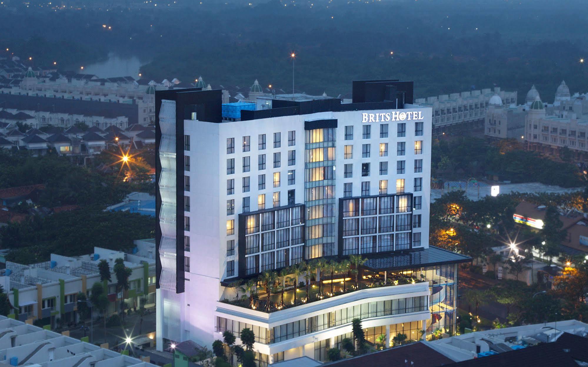 Brits Hotel Karawang Exterior foto